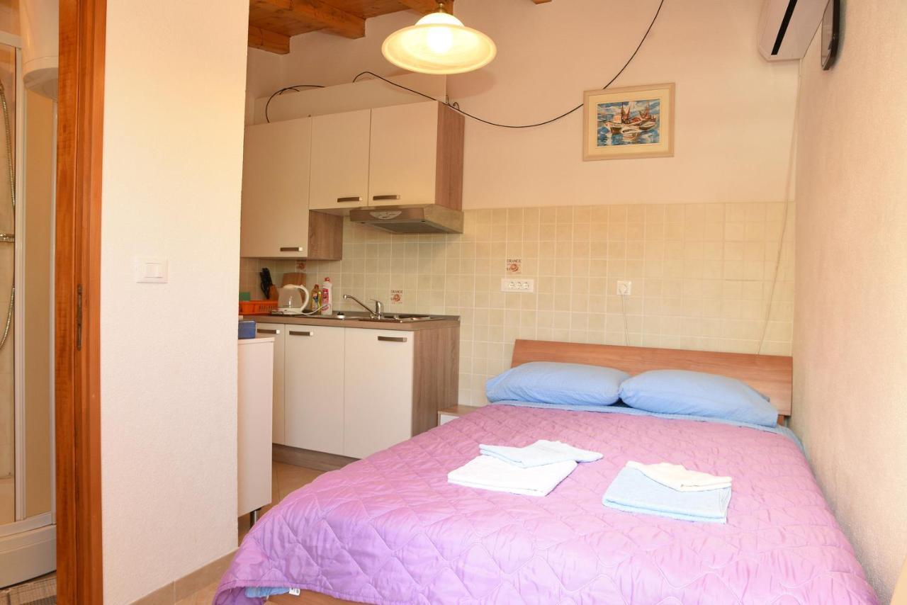 Apartment Anamarija วาลุน ภายนอก รูปภาพ