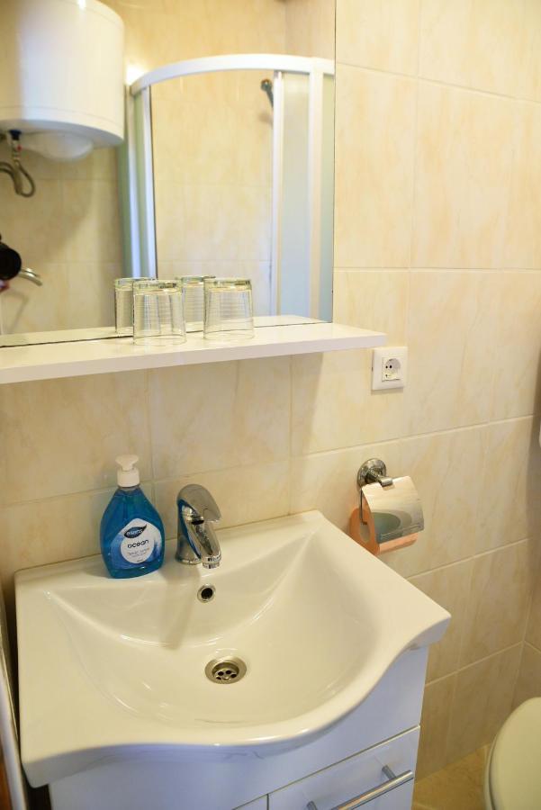 Apartment Anamarija วาลุน ภายนอก รูปภาพ
