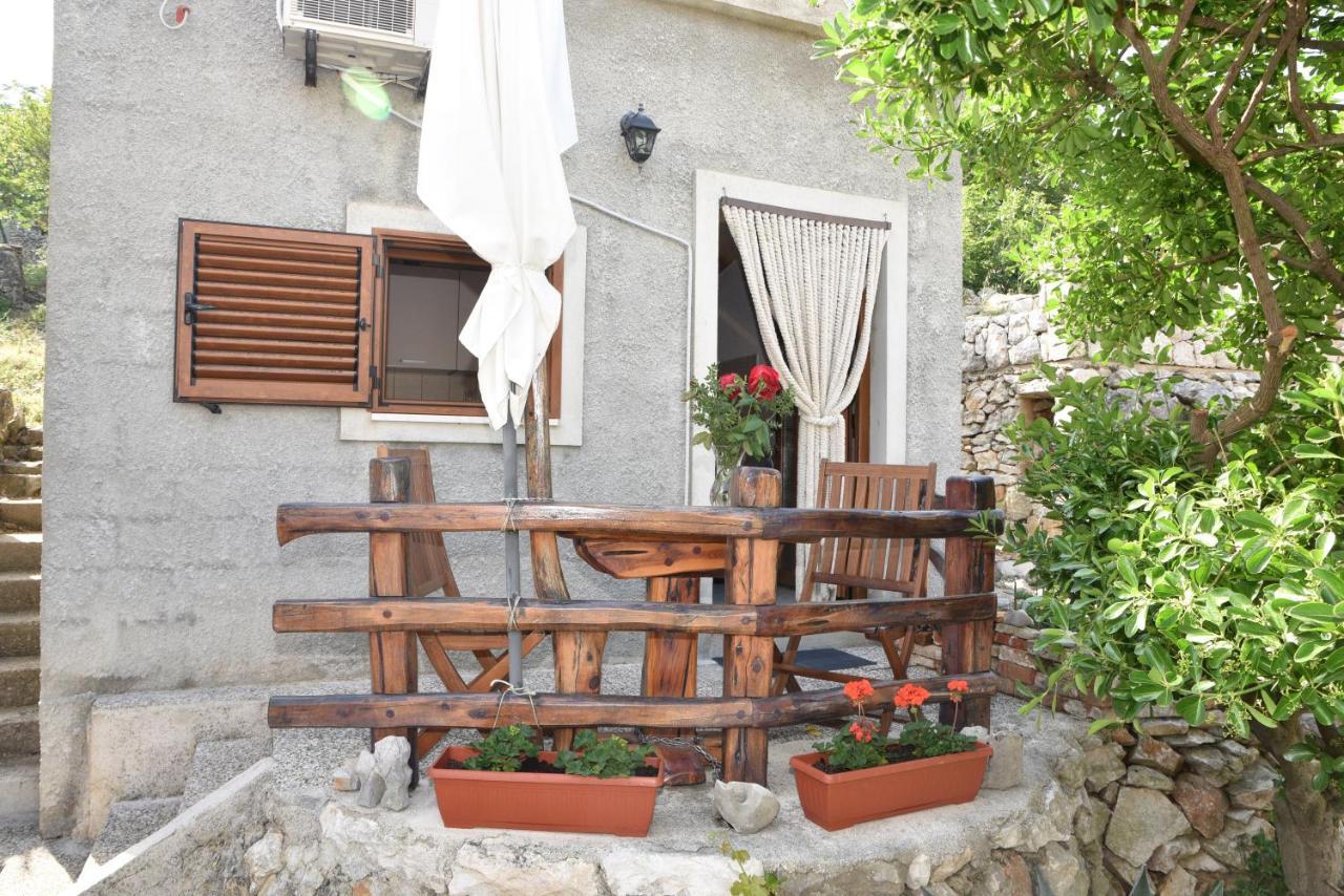 Apartment Anamarija วาลุน ภายนอก รูปภาพ