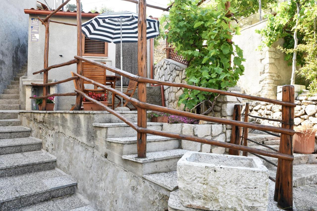 Apartment Anamarija วาลุน ภายนอก รูปภาพ