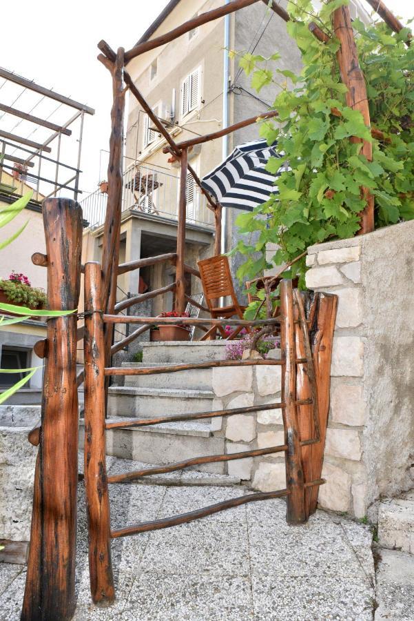 Apartment Anamarija วาลุน ภายนอก รูปภาพ
