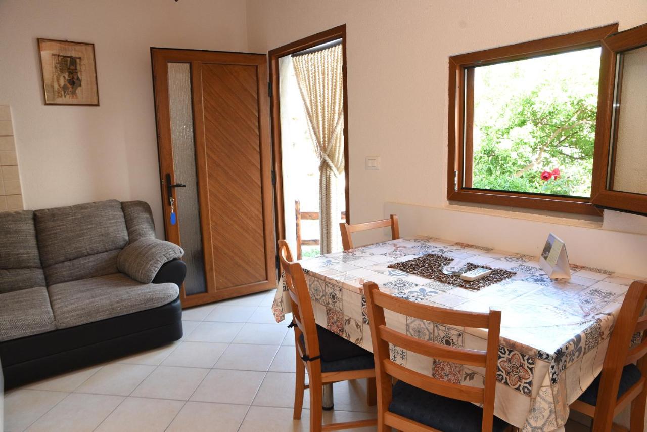 Apartment Anamarija วาลุน ภายนอก รูปภาพ